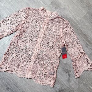 •BOLD ELEMENTS• LACE TOP